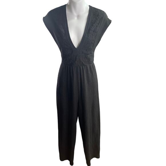 Zara Black Plunge Neck Cap Sleeve Embroidered Pattern Jumpsuit Size Small - Picture 1 of 5